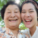Sering Curhat dan Jalan-Jalan Bersama Ibu Ternyata Membuatnya Panjang Umur, Lho!