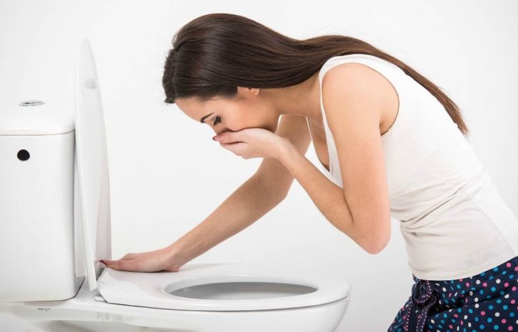 berhenti memuntahkan makanan