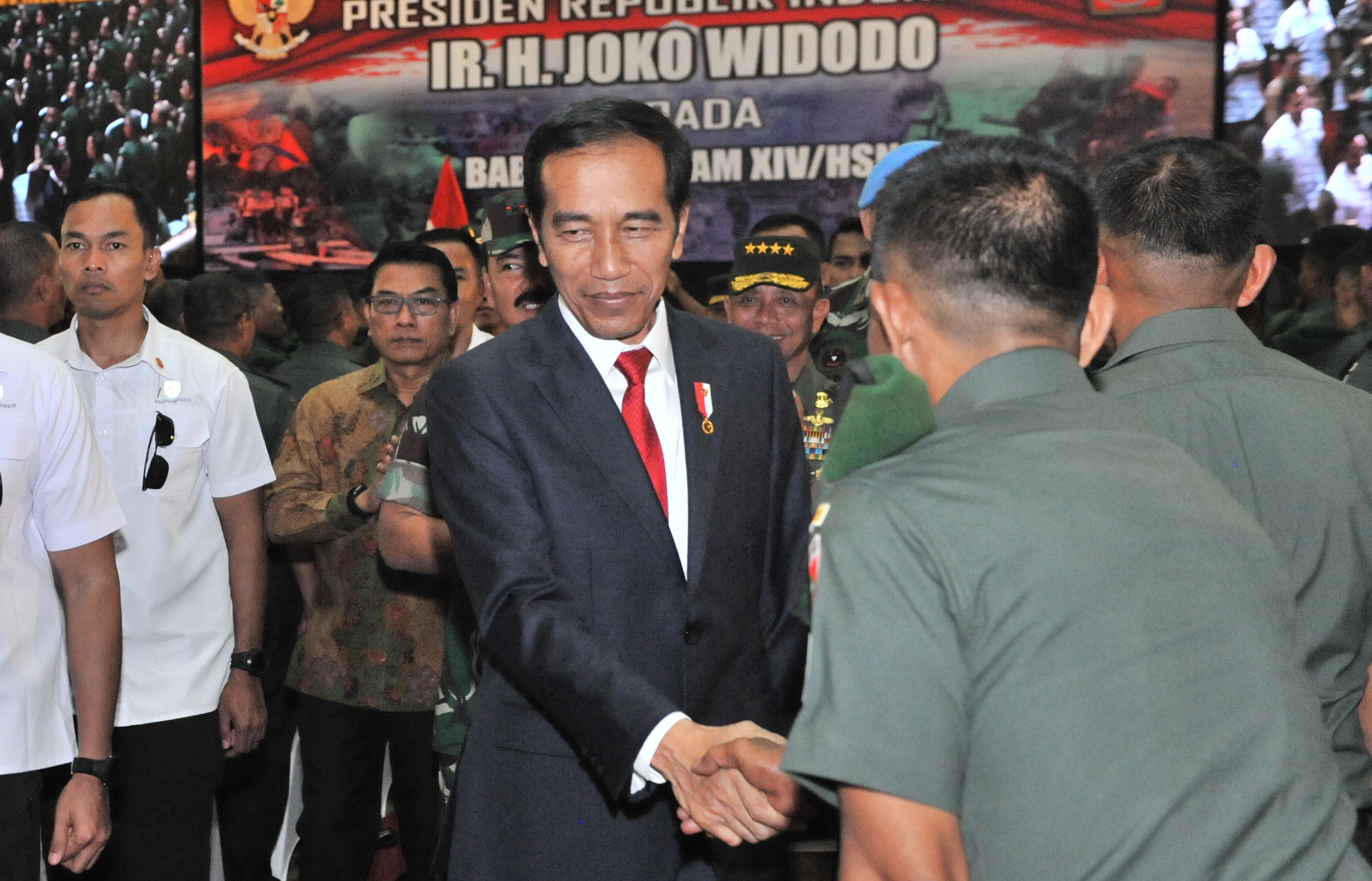 Presiden Jokowi Beri Hadiah Umroh 4 Anggota Babinsa Yang Menonjol Pengabdiannya