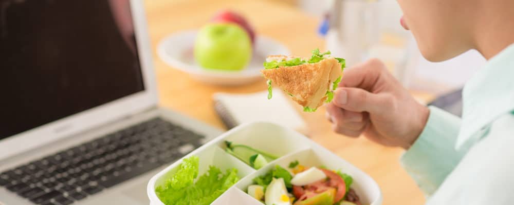 Psstt… Apa yang Anda Makan Bisa Pengaruhi Semangat dan Produktivitas Kerja!
