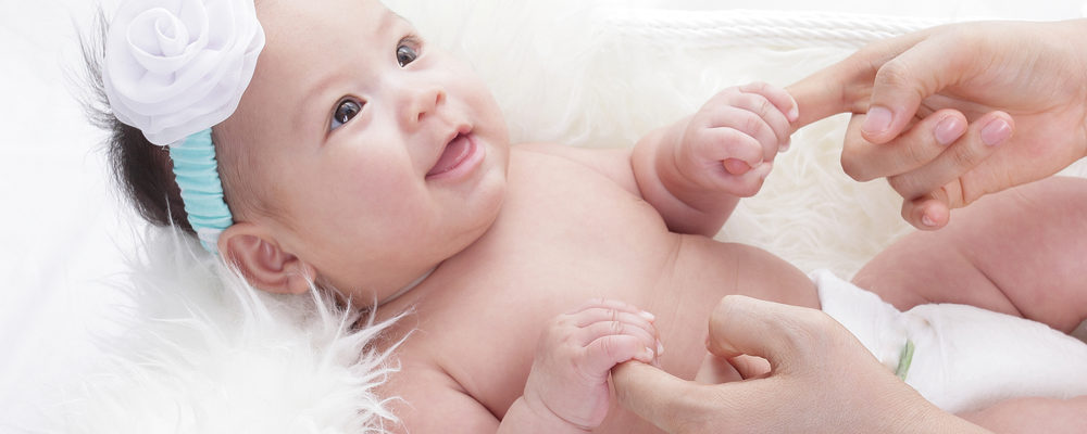 Tahapan Perkembangan Emosi Bayi Usia 0-12 Bulan