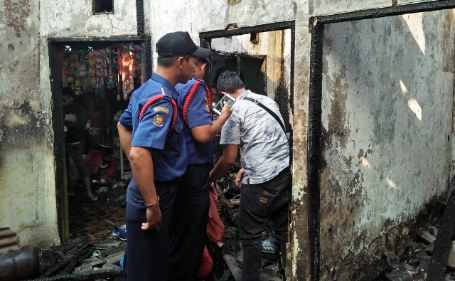 AC Korslet, Sekeluarga Tewas Terbakar