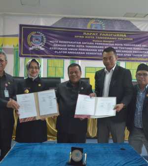 KUA PPAS APBD Perubahan Kota Tangsel Tahun 2018 Ditandatangani