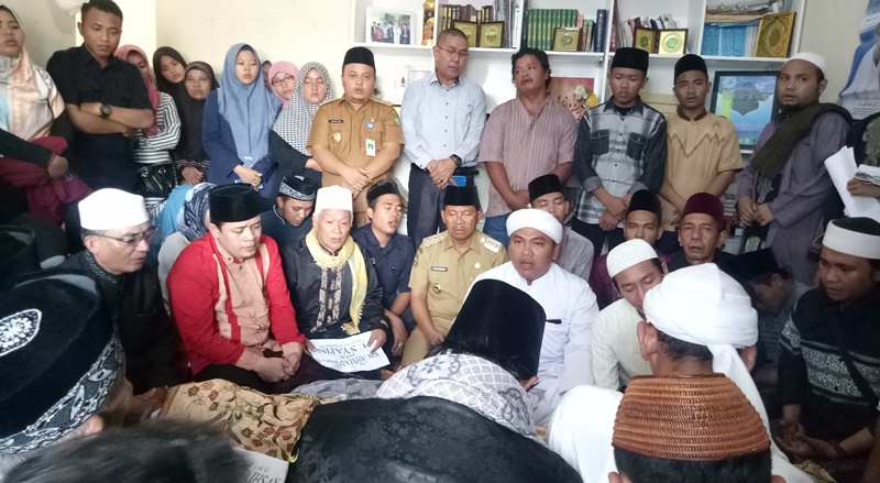Ribuan Pelayat Doakan Ustaz Cepot