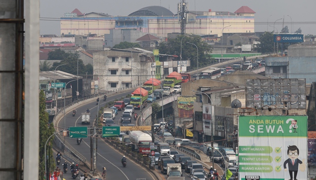 U-Turn Ditutup, Macet Mengular