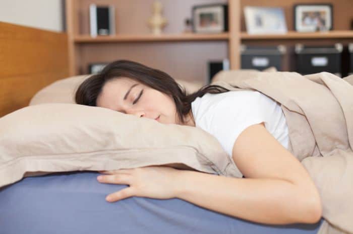 tidur tengkurap