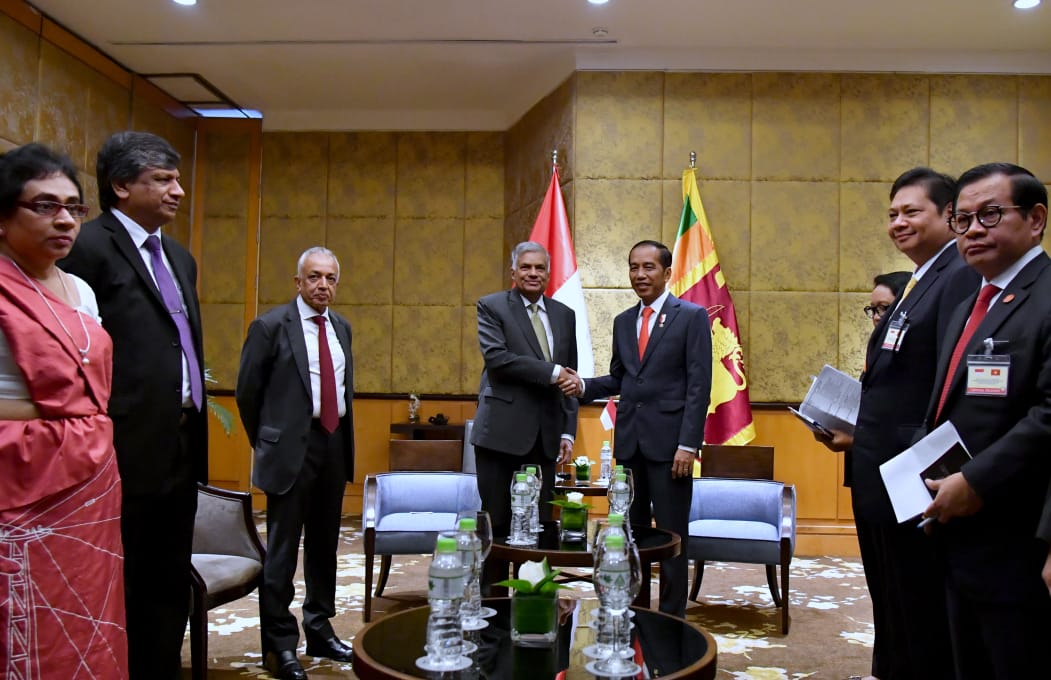 Bertemu PM Sri Lanka, Presiden Jokowi Tawarkan Kerja Sama ‘Paket Lengkap’ Kereta Api