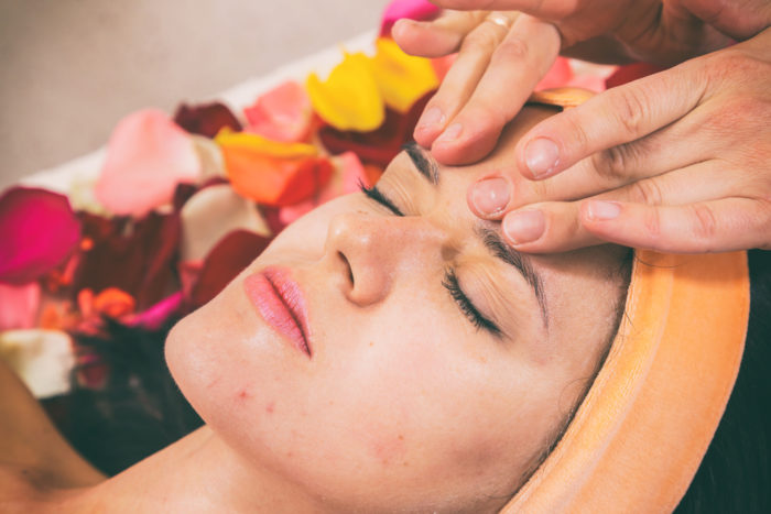 facial wajah berjerawat