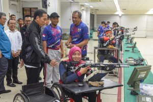 Tinjau Menembak