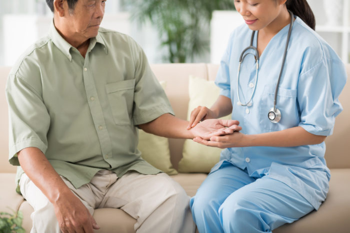 Periksa ke Dokter Langganan Keluarga, Rahasia Hidup Sehat yang Sering