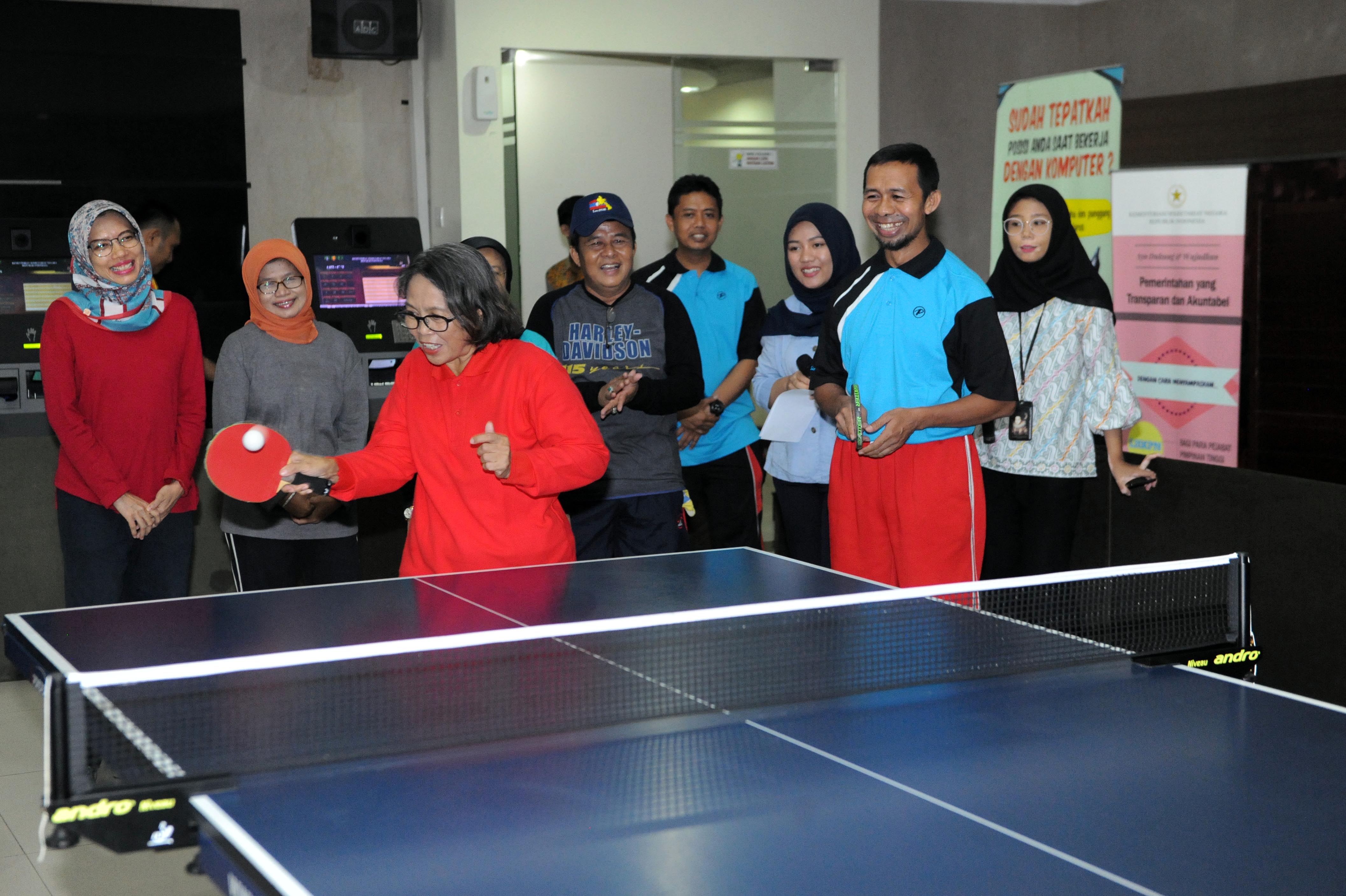 Buka Pertandingan Tenis Meja HUT Korpri, Waseskab: Ini Ajang Untuk Bersenang-Senang
