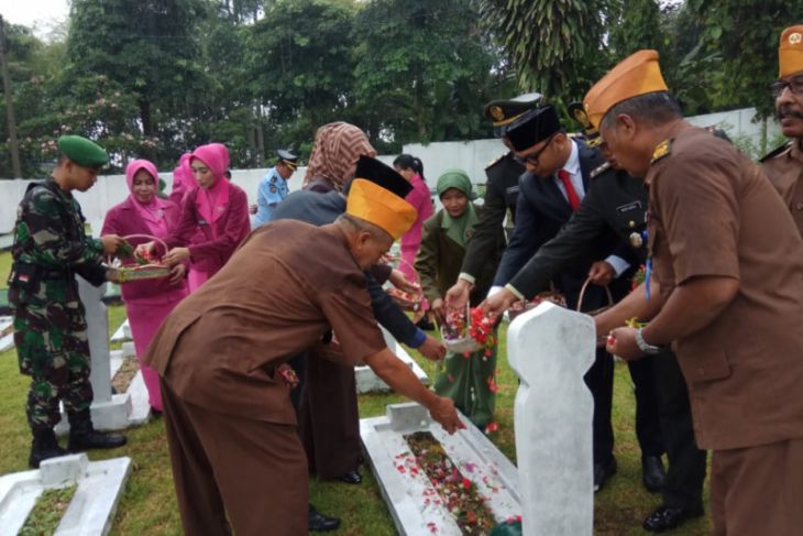 Ziarah Di TMP Cihaseum Pandeglang