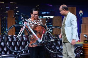 Seskab Pramono Anung dalam salah satu adegan di acara E-Talkshow, di TV One, Jumat (23/11) malam. (Foto: AGUNG/Humas)