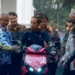 Akan Beli 100, Presiden Jokowi Jajal Motor Listrik Nasional Gesits