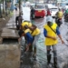 Sampah Plastik Sumbat Drainase, Genangan Meluap ke Jalan