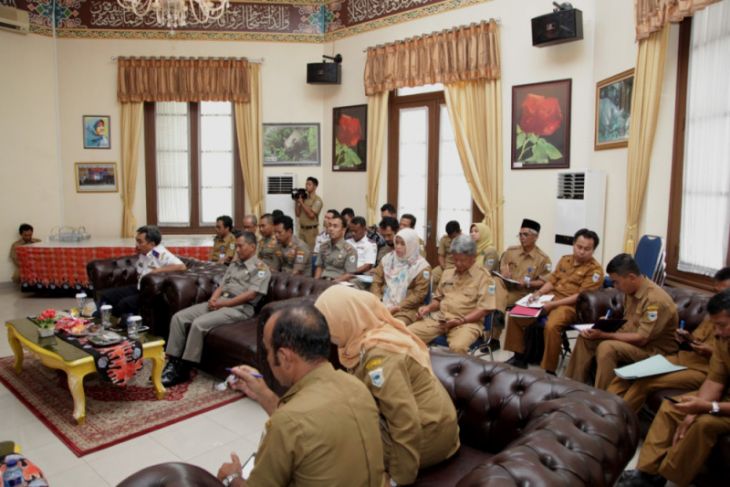 Tindak Tegas Pelanggar Perda – ANTARA News Banten