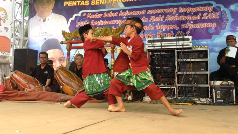 Warga RMK Isi Maulud dengan Adu Jurus