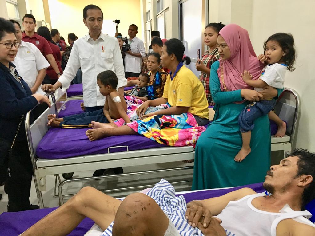 Kunjungi RSUD, Presiden Jokowi Dengar Kisah Bocah Korban Tsunami Yang Selamat