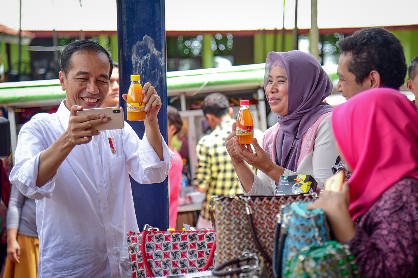 Presiden Jokowi: Program Mekaar Untuk Naikkan Kesejahteraan Ibu-Ibu