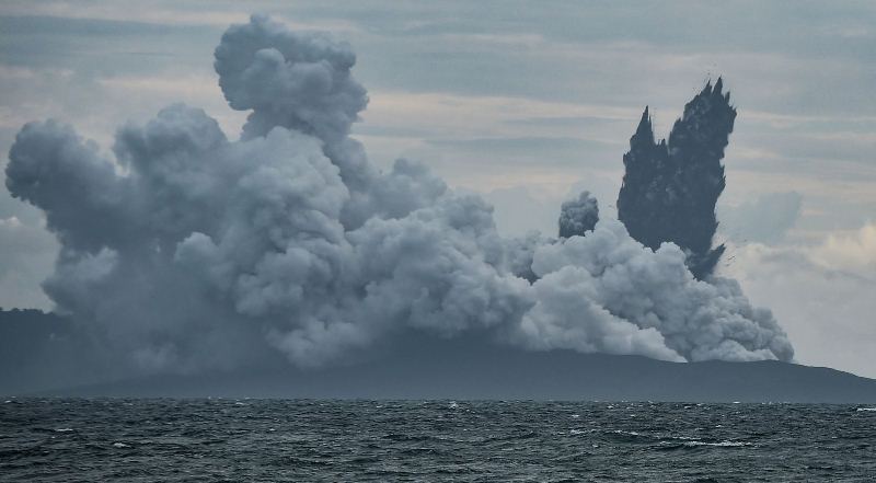 Gunung Anak Krakatau Mereda, Jarak Waspada 500 Meter dari Pantai