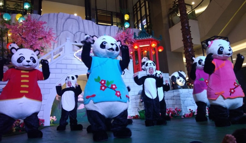 Kejutan Tangcity Mall Dalam Menyambut Imlek, Hadirkan Lima Karakter Panda