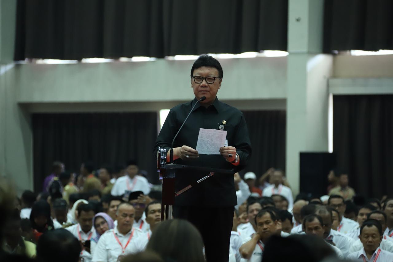 Mendagri: Gaji Perangkat Desa Setara PNS Golongan II/a Dibayar 2020