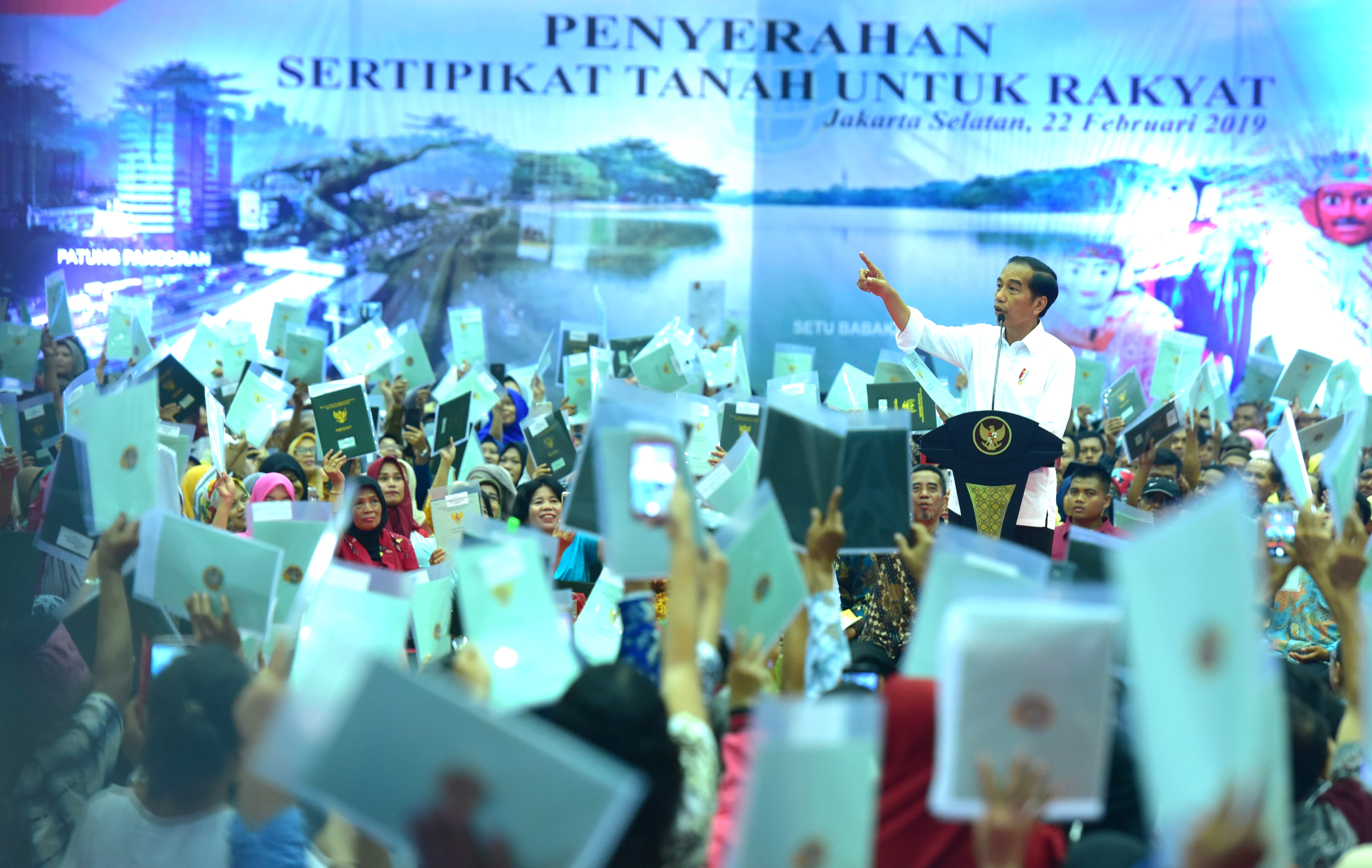 Presiden Jokowi: Silakan Yang Ngomong Bagi-Bagi Sertifikat Enggak Ada Gunanya