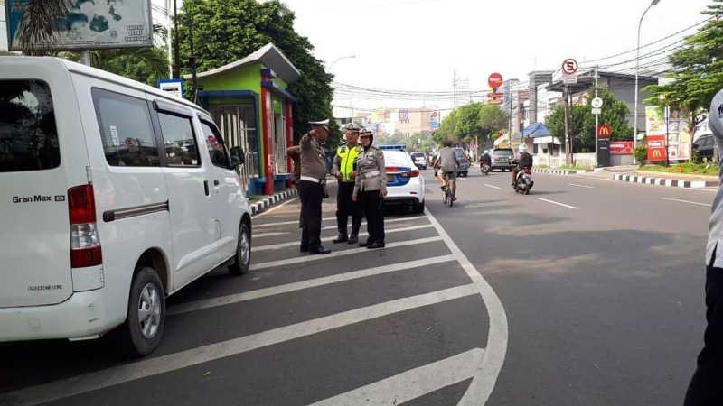 Jalur Motor Sebelah Kiri, Sterilkan Parkir Bahu Jalan