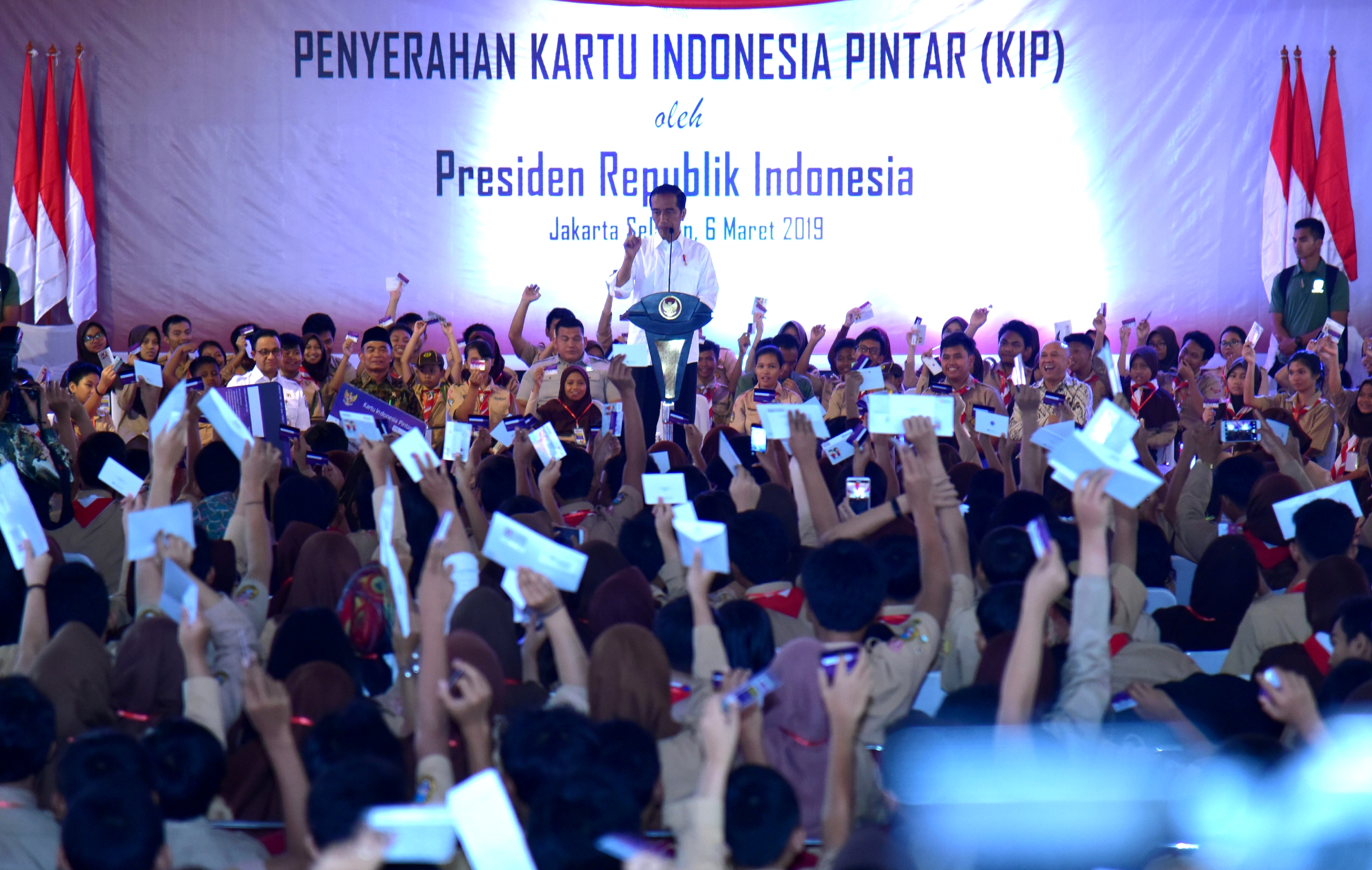Serahkan 3.300 KIP di Jakarta, Presiden Jokowi Tegaskan Tidak Boleh Dipakai Beli Pulsa Apalagi HP