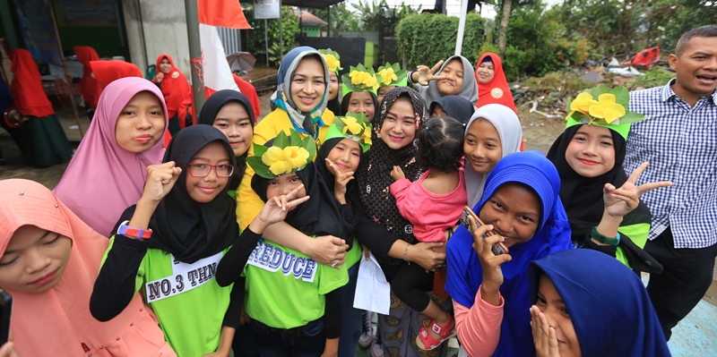 Airin Resmikan Bank Sampah Cantik Benda Baru