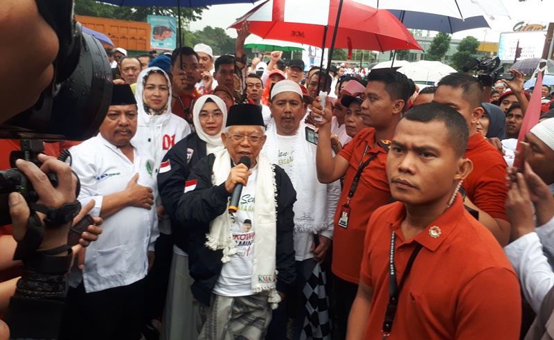 Demi Pendukung, Ma’ruf Terobos Hujan