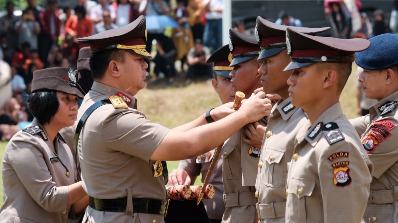 Kapolda Tomsi Lantik 198 Bintara