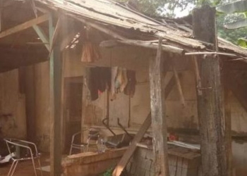 Rumah Milik Yekah Nyaris Roboh