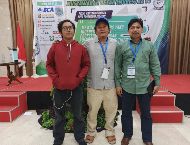 Ahmad Rizki Suhaedi (Tengah)