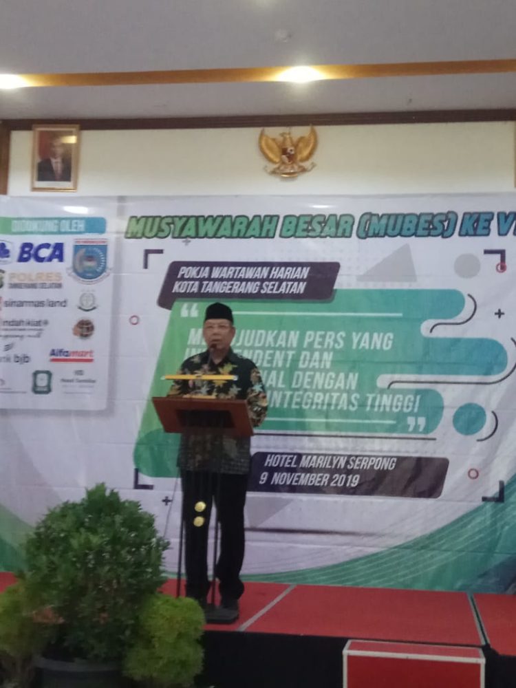 Benyamin Davnie saat menghadiri Mubes VI Pokja Wartawan Harian Tangerang Selatan (PWHTS)