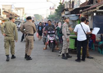 PKL Bandel Jualan di Badan Jalan Terancam 3 Bulan Penjara