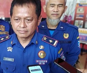 Damkar Tangsel Diajari Penanganan Ular Berbisa