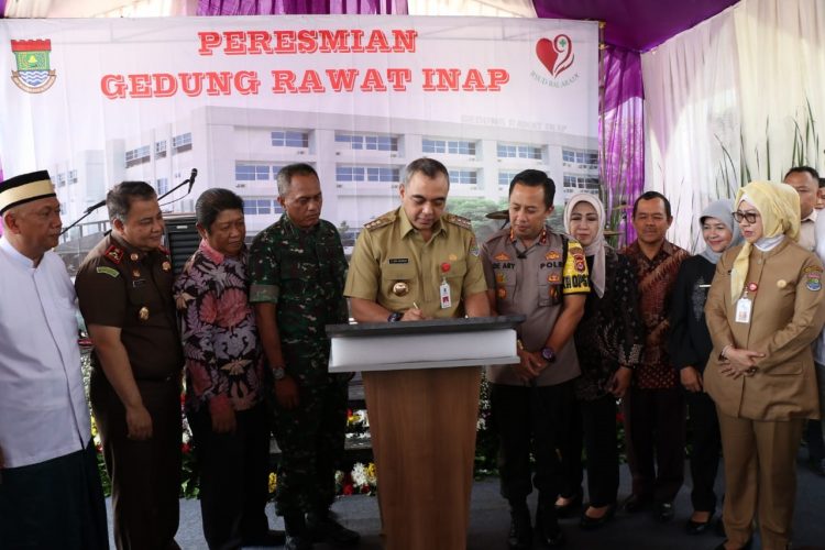 Bupati Tangerang A. Zaki Iskandar meresmikan gedung rawat inap 4 lantai di RSUD Balaraja, Senin, (23/12/2019).