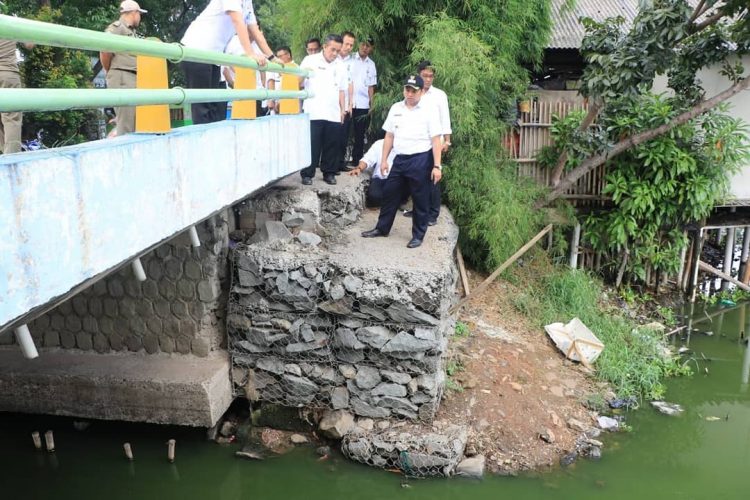Walikota Tangerang Arief R Wismansyah pantau proyek pengendali banjir. (Ist)