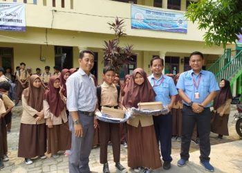 Indah Kiat Tangerang Serahkan Bantuan Perlengkapan Sekolah