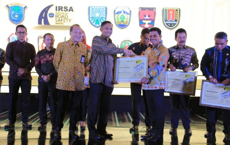 Penghargaan Indonesia Road Safety Award (IRSA) tahun 2019. (Ist)