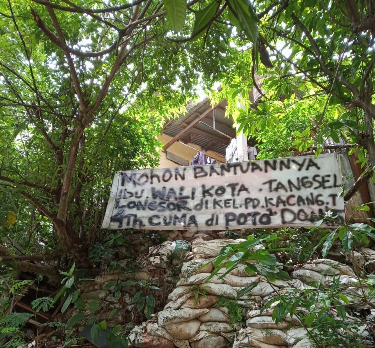Spanduk yang dipasang warga. (PHD)