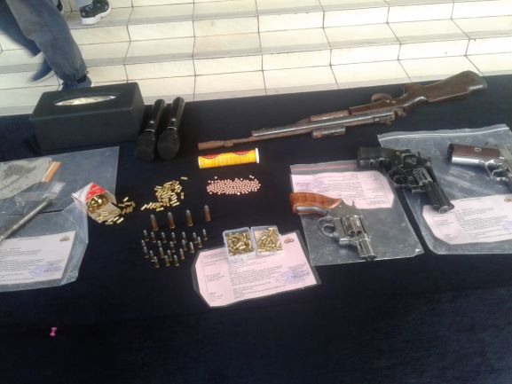 Barang bukti narkoba dan senjata api. (PHD)