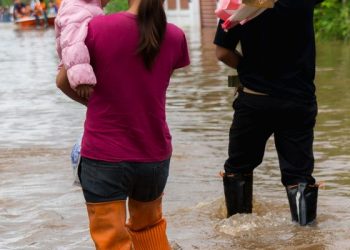 Tips Menghadapi Banjir Bagi Ibu Hamil, Menyusui, dan yang Memiliki Anak Balita