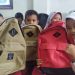 Anak Korban Banjir di Tangsel Diberi Tas Sekolah