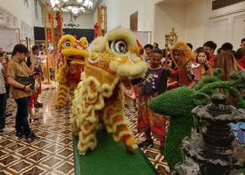 Barongsai dan Tambur Meriahkan Imlek di Royal Spring Club