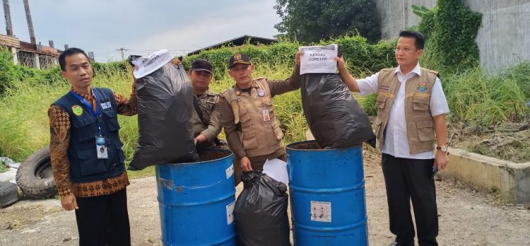 Penghangusan kertas coretan tes CPNS. (Ist)