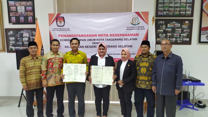 Penandatangan MoU Kejari dengan KPU Tangsel. (PHD)