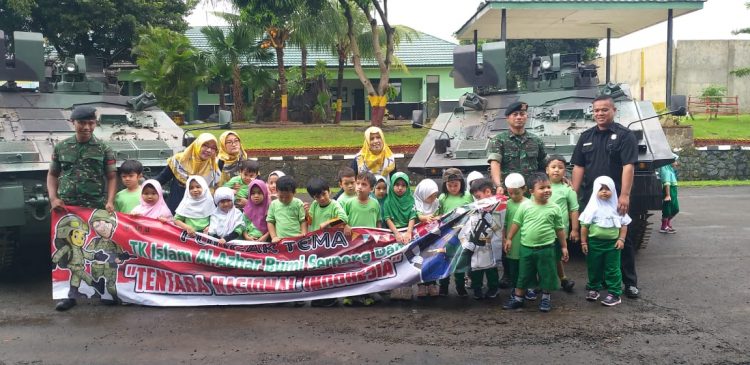 TK Al-Azhar BSD saat kunjungan ke Batalyon Kavaleri 9/Satya Dharma Kala. (PHD)