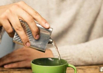 Ketahui Bahayanya Minum “Miras” Oplosan Obat Batuk dan Energy Drink